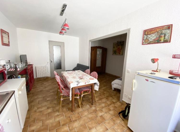Studio En Rez-De-Chaussee Tout Equipe Jullianges Εξωτερικό φωτογραφία